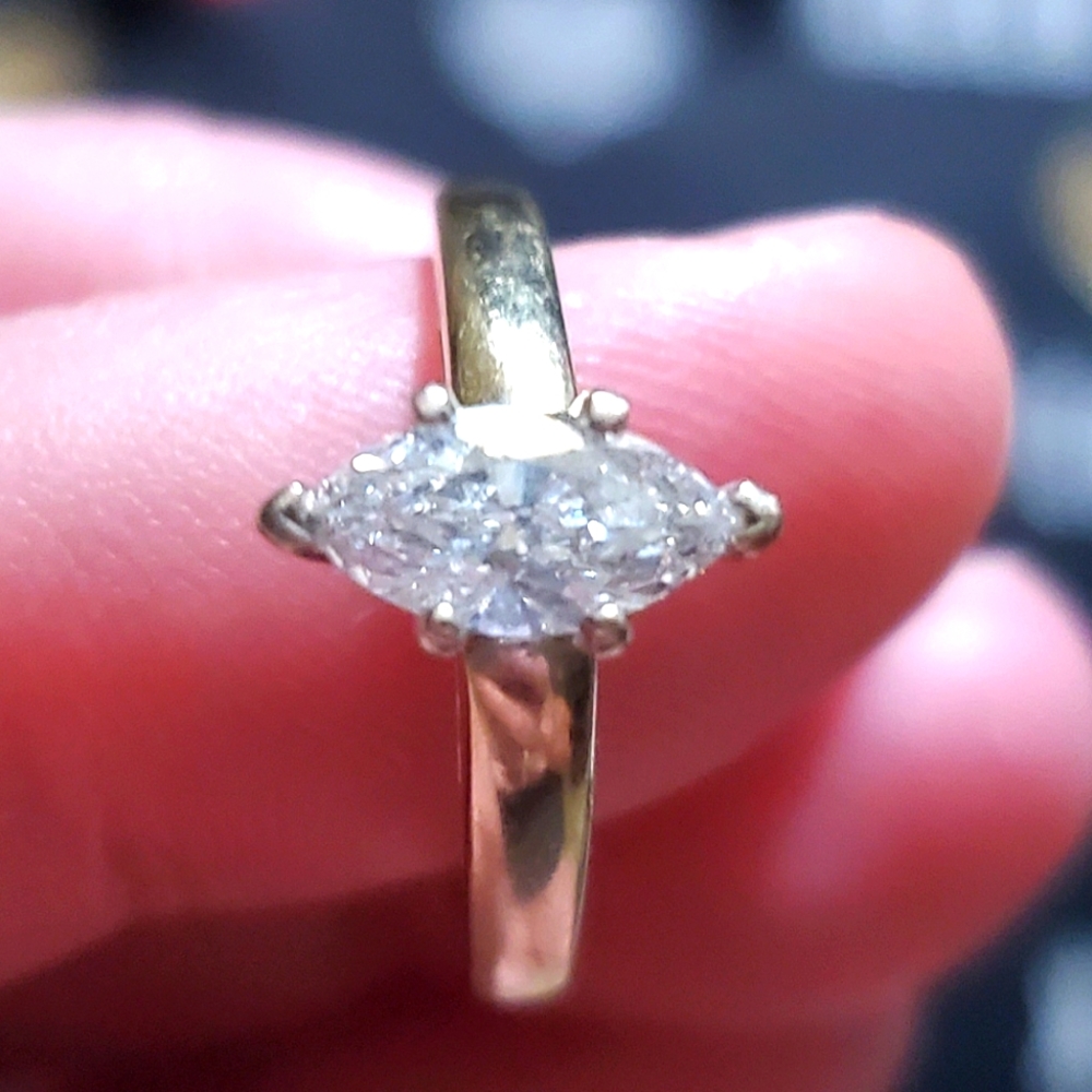 White gold Marquise ring